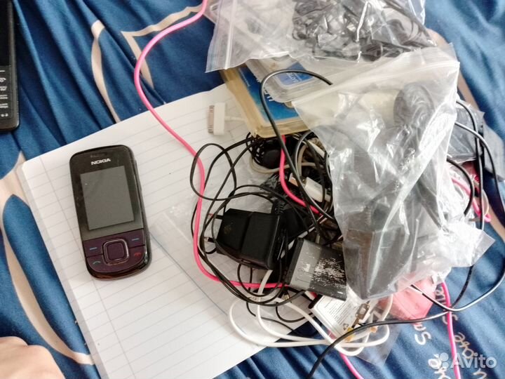 Продам телефоны на запчасти