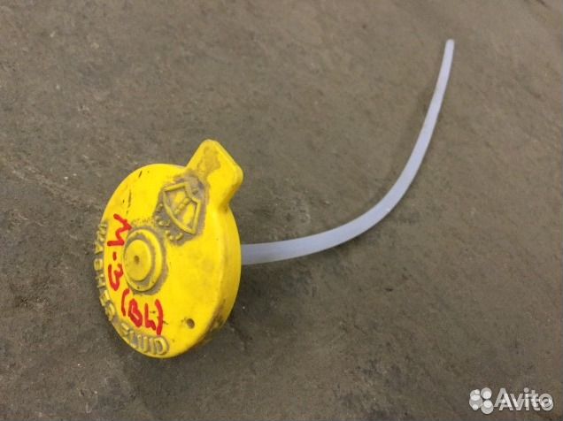 Mazda 3 (BL) 2009-2013 года Крышка бачка омывател