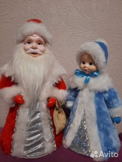 Дед мороз и снегурочка под елку