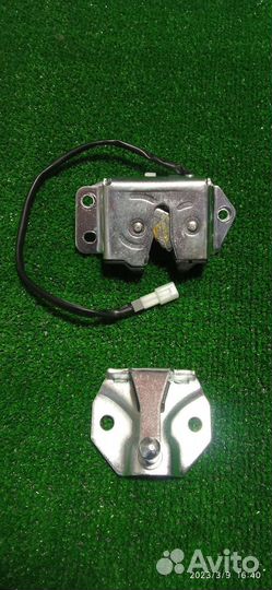 Hiace H100 замок крышки багажника+петля