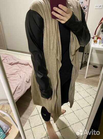 Кардиган «мантия» с рукавами из эко-кожи