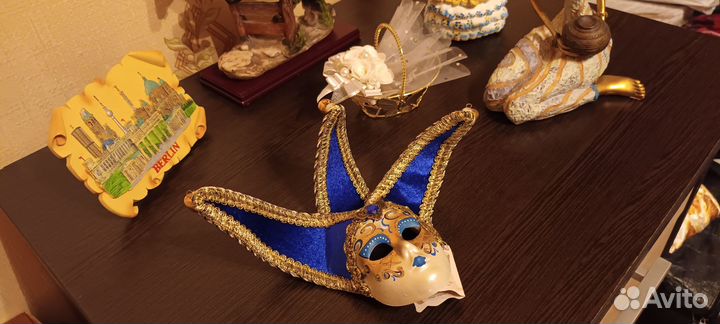 Сувениры, открытки, статуэтки