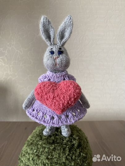 Мягкая игрушка заяц с сердечком ручная работа