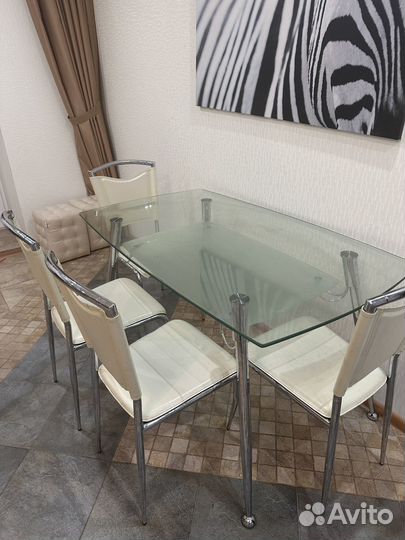 Стол со стульями