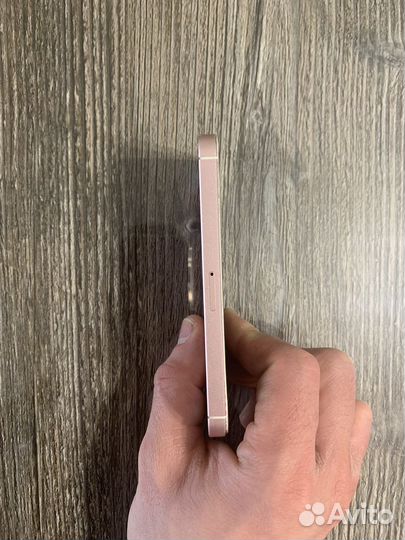 iPhone SE, 16 ГБ