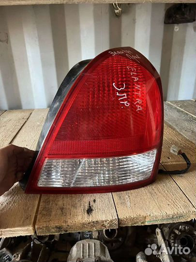 Фонарь наружний правый Elantra xd