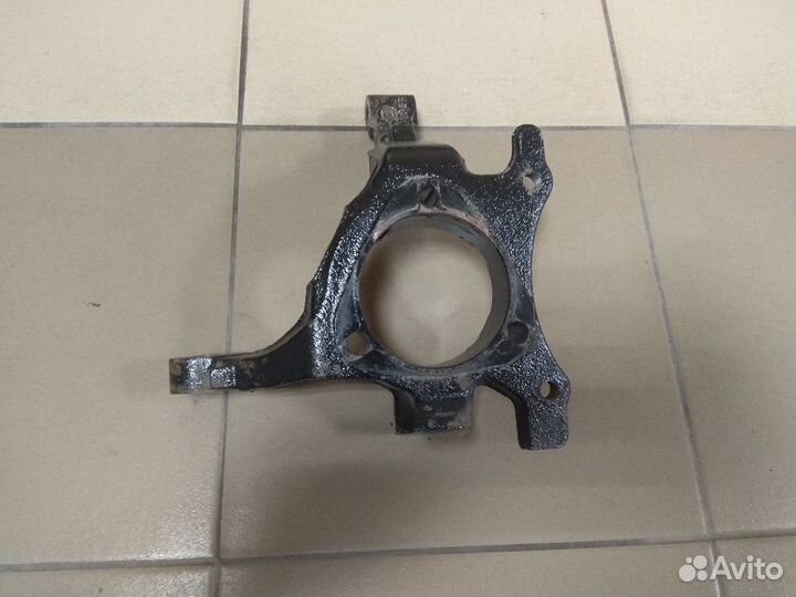 Opel Astra H Кулак поворотный передний правый