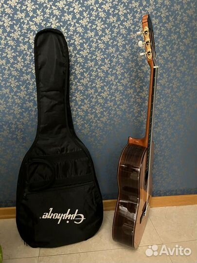 Акустическая гитара
