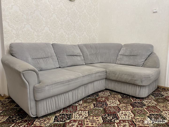 Диван угловой и кресло