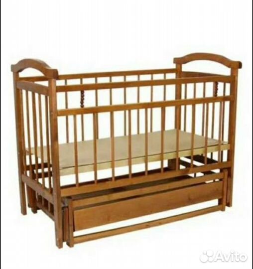 Детская кровать с маятником и матрасом