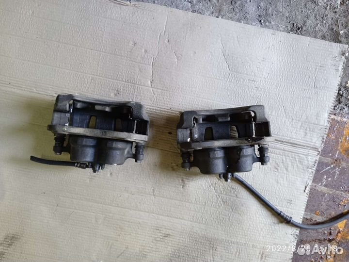 Суппорт тормозной передний на санёнг актион Нью