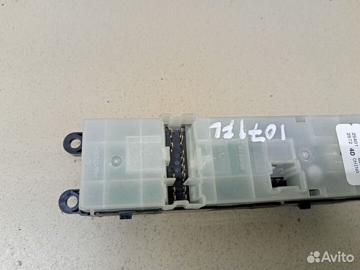 Блок управления стеклоподъемниками Qashqai (J10) 2