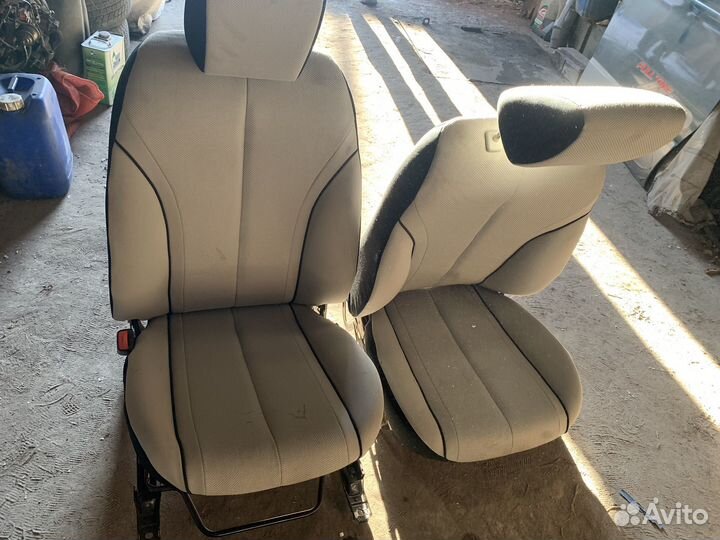 Сиденья mazda demio