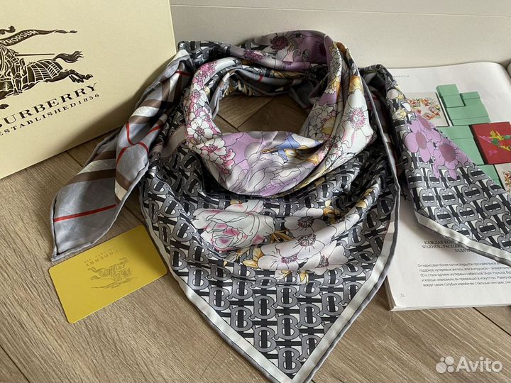 Платок шелковый Burberry