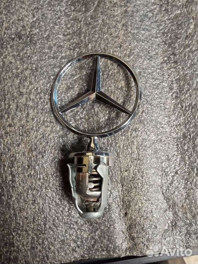Эмблема mercedes на капот
