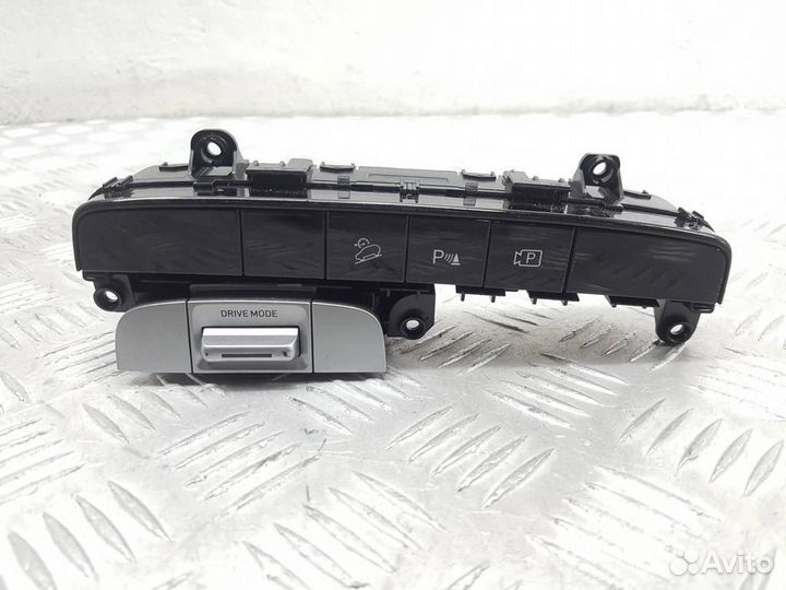 Кнопка (выключатель) Hyundai Tucson NX4