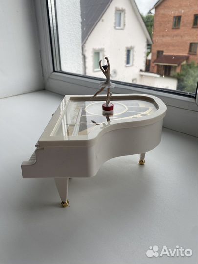 Музыкальная шкатулка с балериной