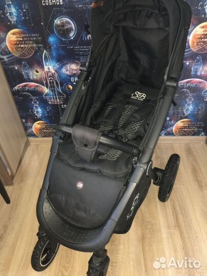 Прогулочная коляска с надувными колесами