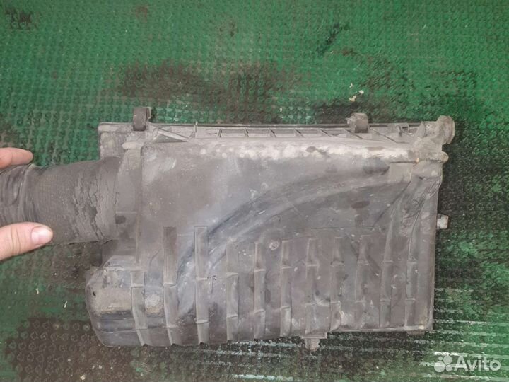 Корпус воздушного фильтра Опель Вектра Б 2.5