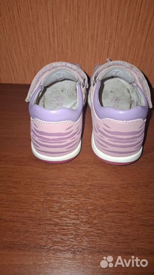 Сандалии на девочку 23 размер