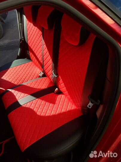 Яркие автомобильные чехлы на машину