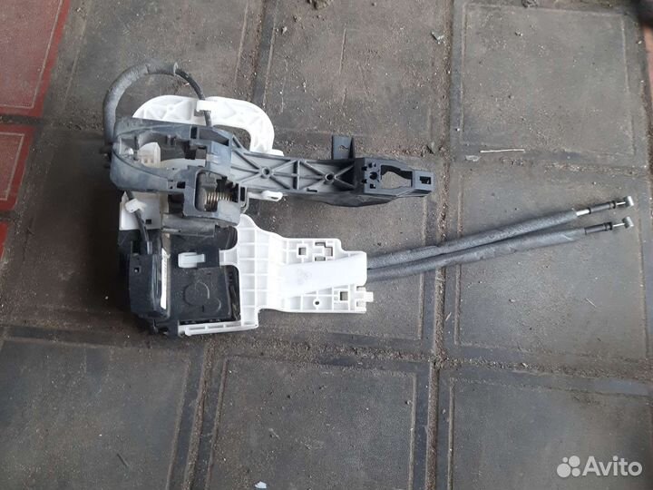 Замок двери передний правый Hyundai ix35