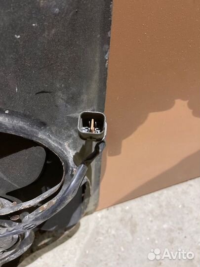 Вентилятор радиатора Mitsubishi Carisma 1.6 16V