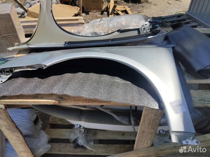 Крыло левое, правое на Subaru legacy