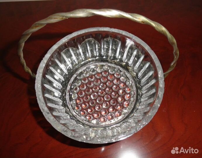 Конфетница стеклянная с металлической ручкой. СССР