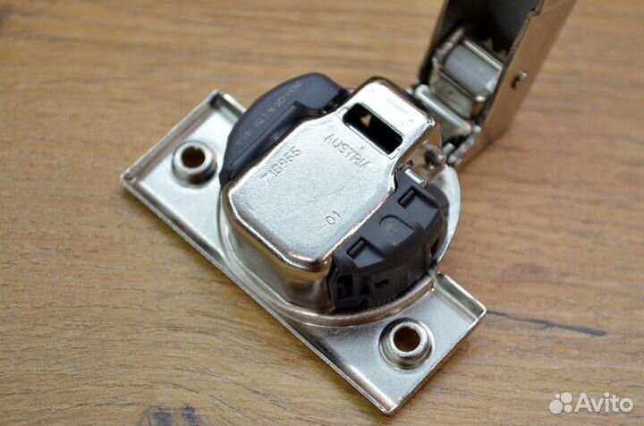 Петля вкладная под фальш-панель Blum 79B9550