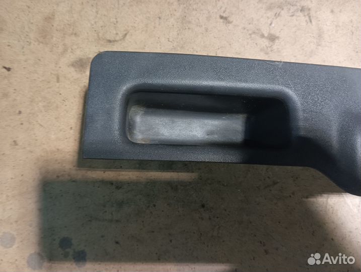 Накладка замка багажника Opel Astra H купе