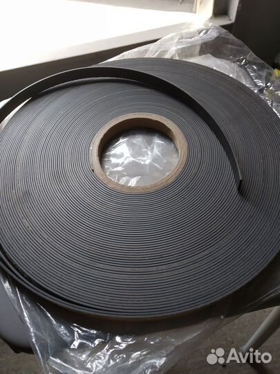 Лента магнитная самоклеющаяся