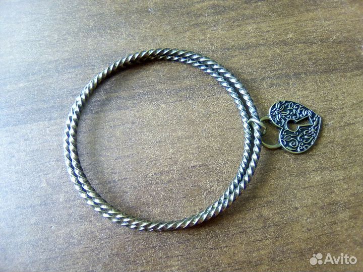 Брошь, браслеты