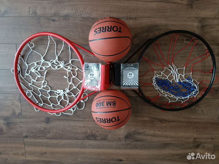 Баскетбольный мяч и кольцо