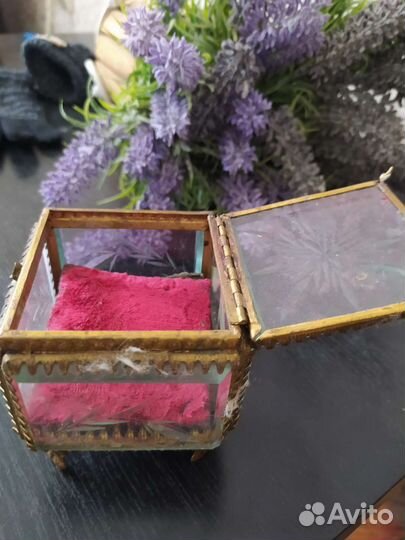 Старинная антикварная шкатулка