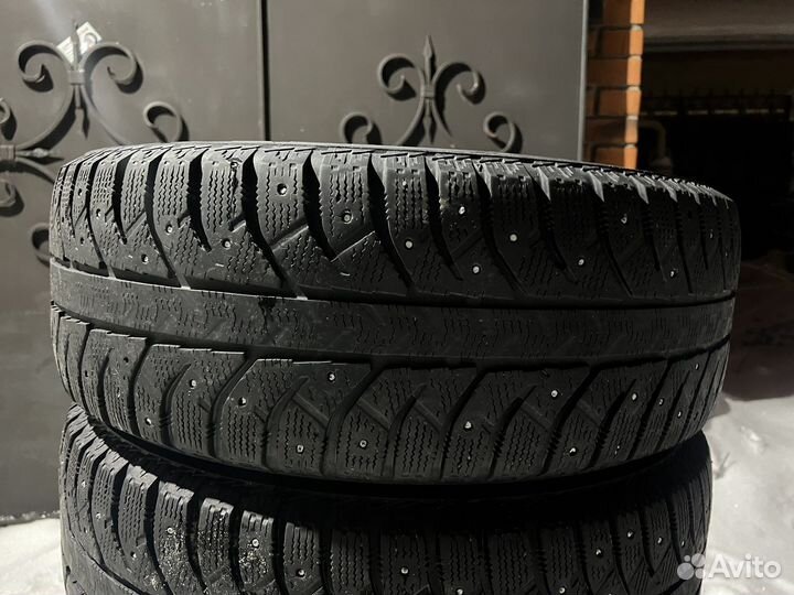 Bridgestone Ice Cruiser 7000 215/60 R17