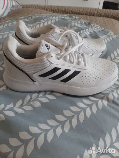Кроссовки adidas оригинал 40размер