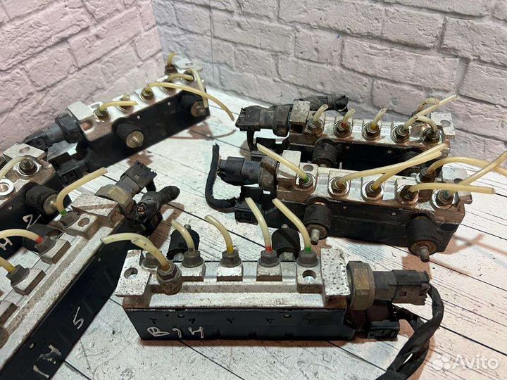 Блок клапанов пневмоподвески Mercedes S-class W220