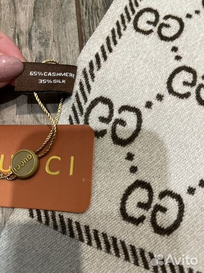 Кашемировый палантин Gucci черный с белым