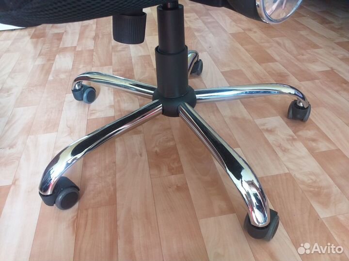 Офисное кресло руководителя