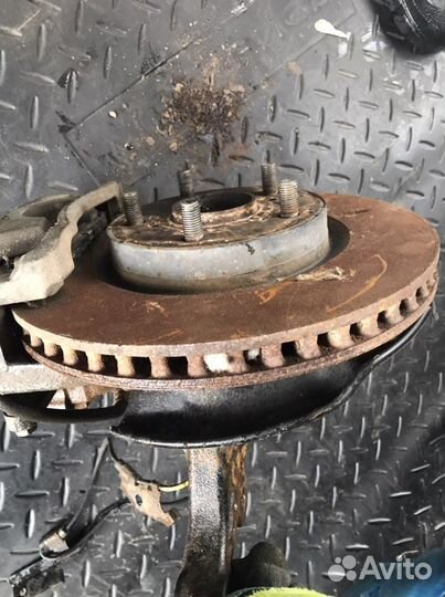 Тойота Рав4 кулак ступица правая сторона