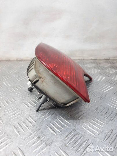 Фонарь крышки багажника правый Audi A4 универсал