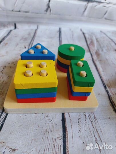 Деревянный сортер пирамидка