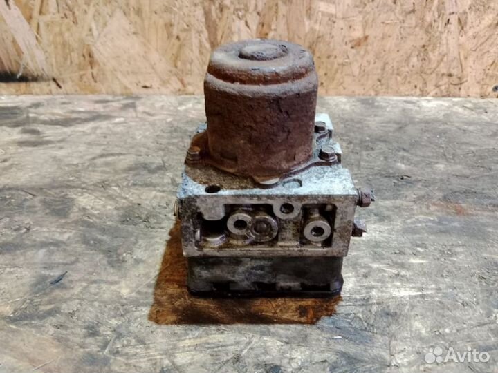 Блок ABS (насос) Toyota Corolla