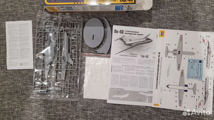 Сборная модель самолета як-40