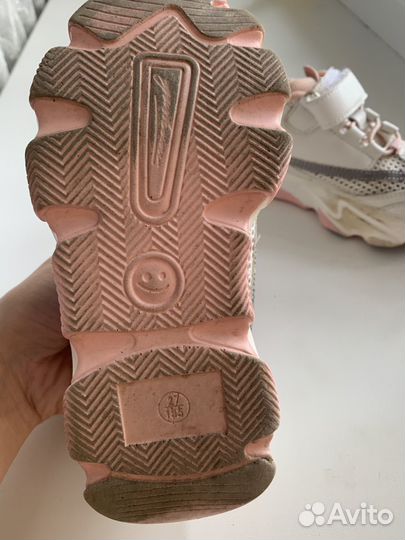 Кроссовки на девочку 27-29