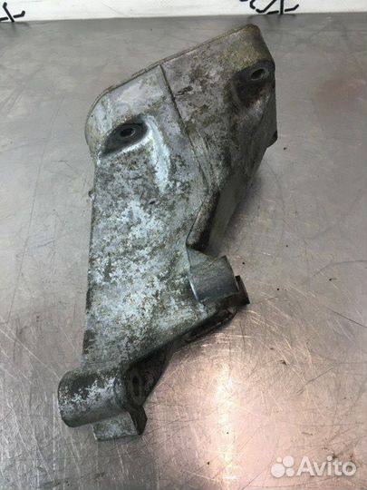 Кронштейн двигателя левый Mercedes E-Class W211