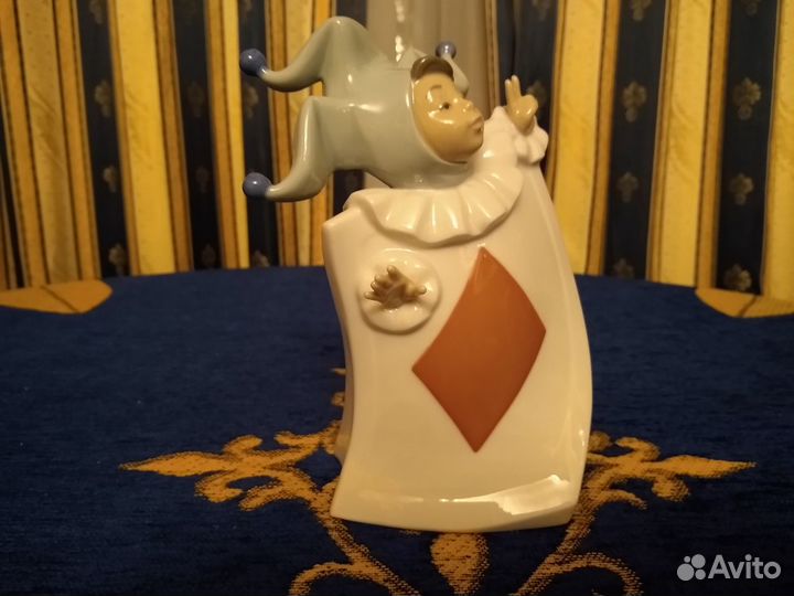 Фарфоровая статуэтка: NAO lladro Шут: Бубновый Туз