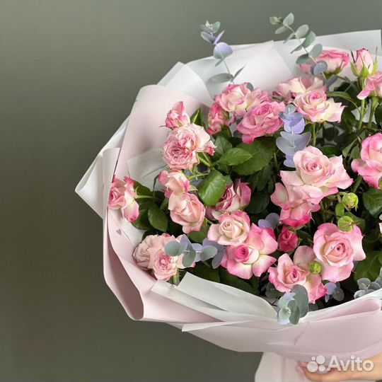 Авторский букет с кустовыми розами