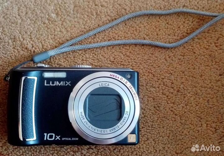 Компактный фотоаппарат